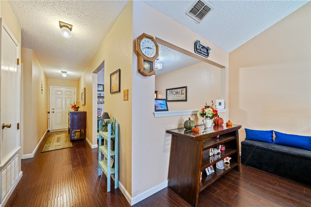 1818 Rodd Field I5 Property Photo 5