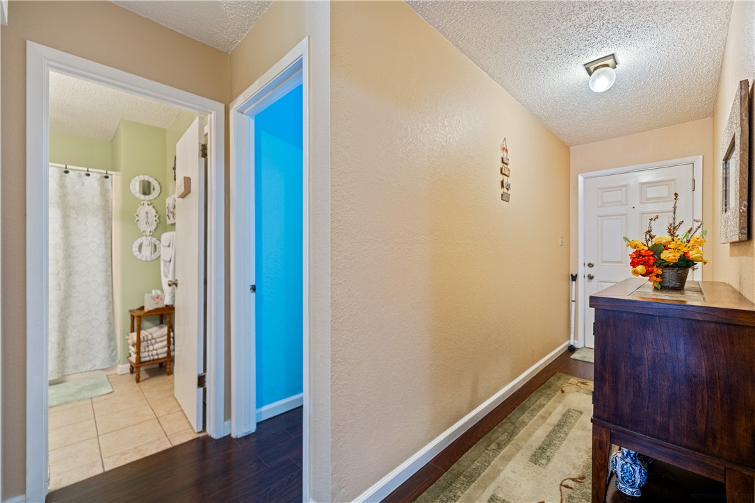 1818 Rodd Field I5 Property Photo 10