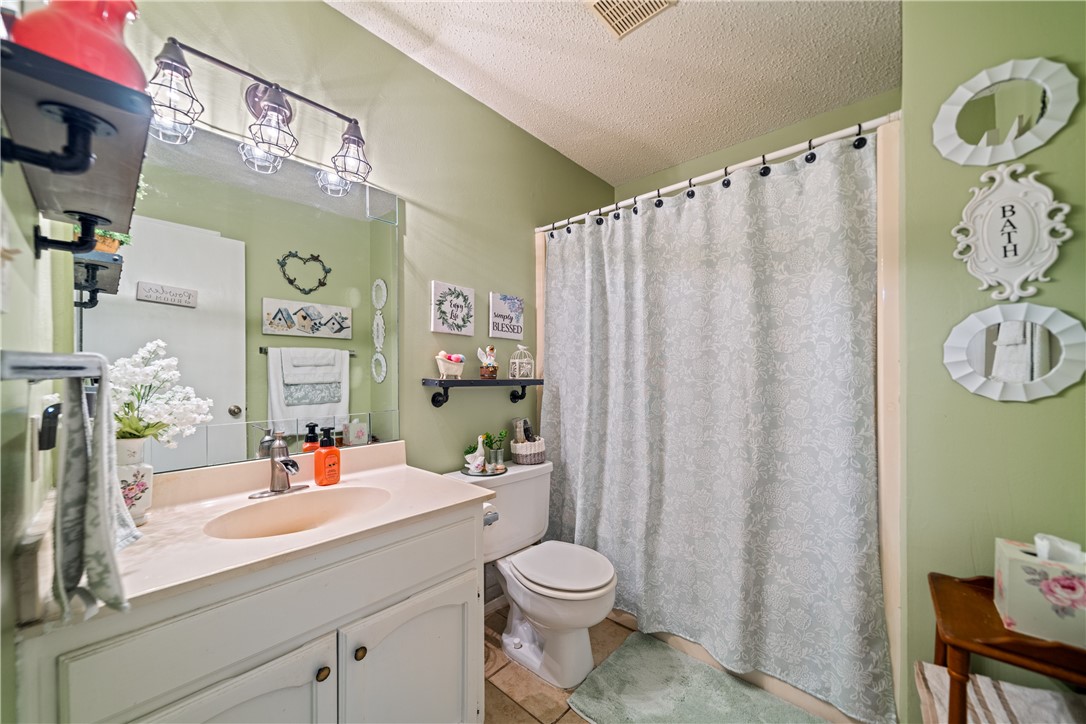 1818 Rodd Field I5 Property Photo 13