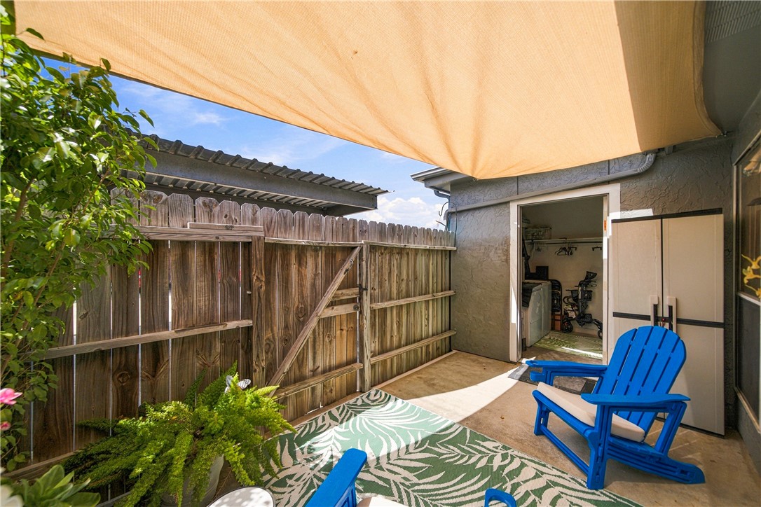 1818 Rodd Field I5 Property Photo 17