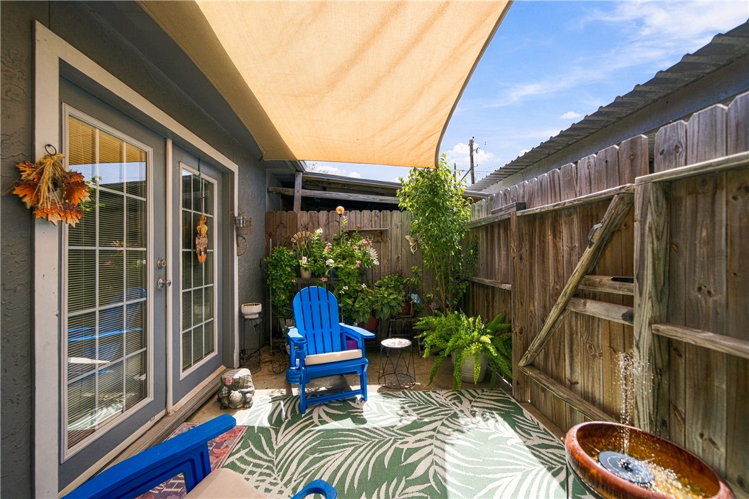 1818 Rodd Field I5 Property Photo 18