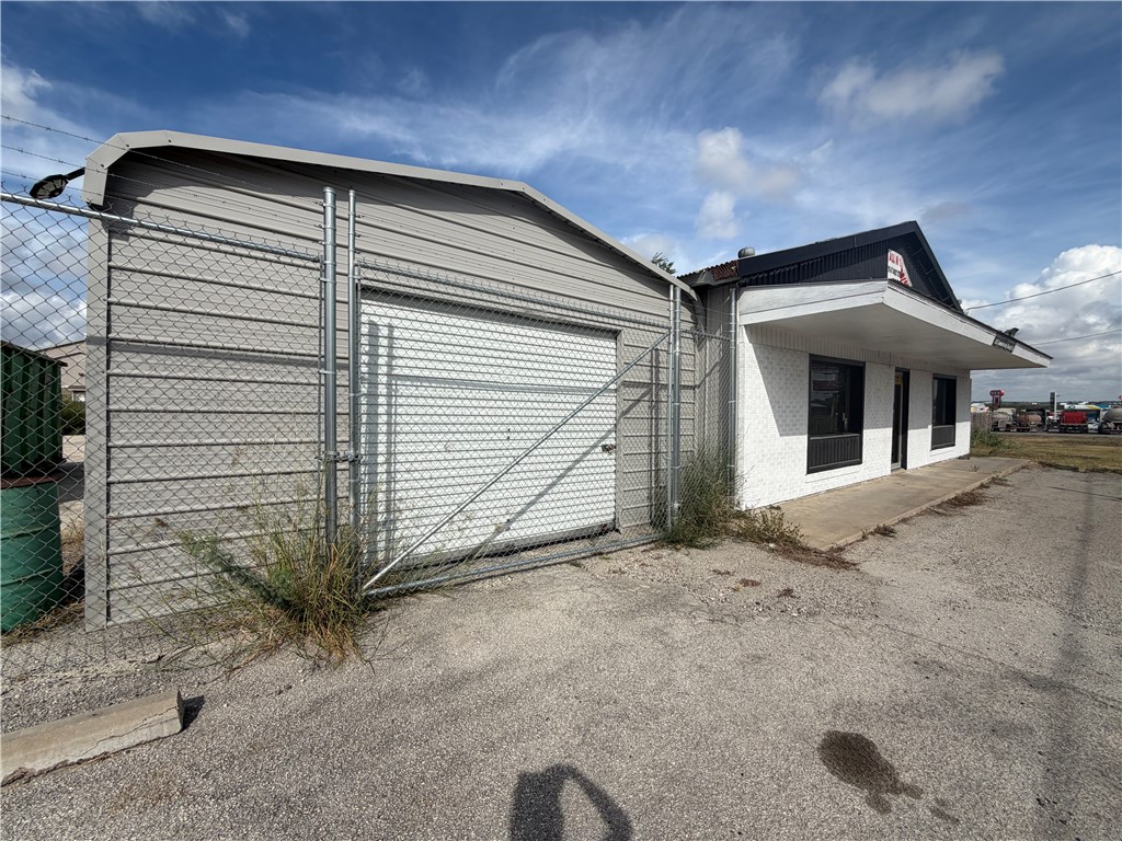 114 S Sunset Strip Dr Property Photo 3