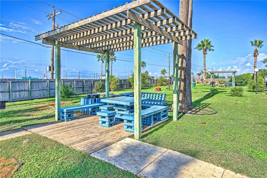 3938 Surfside Blvd 1337 Property Photo 17