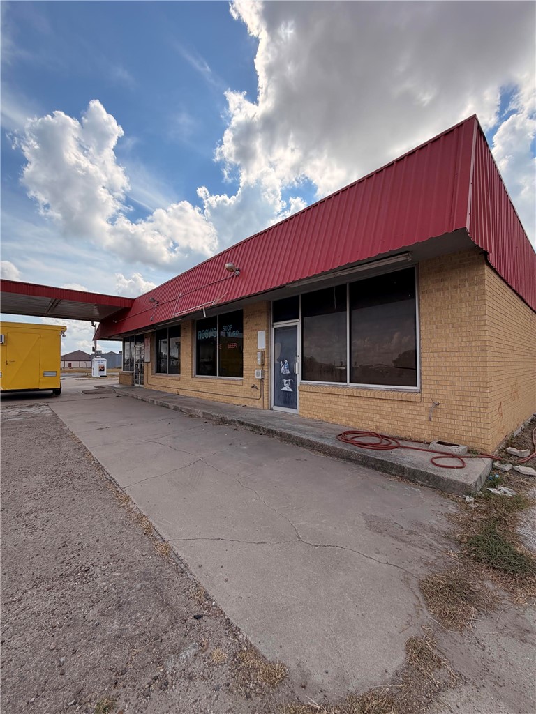 101 W Front St Property Photo 4