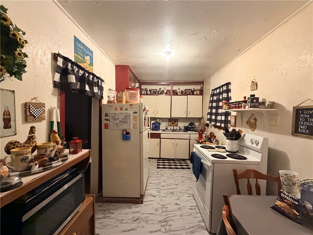 610 E Collins Ave Property Photo 4