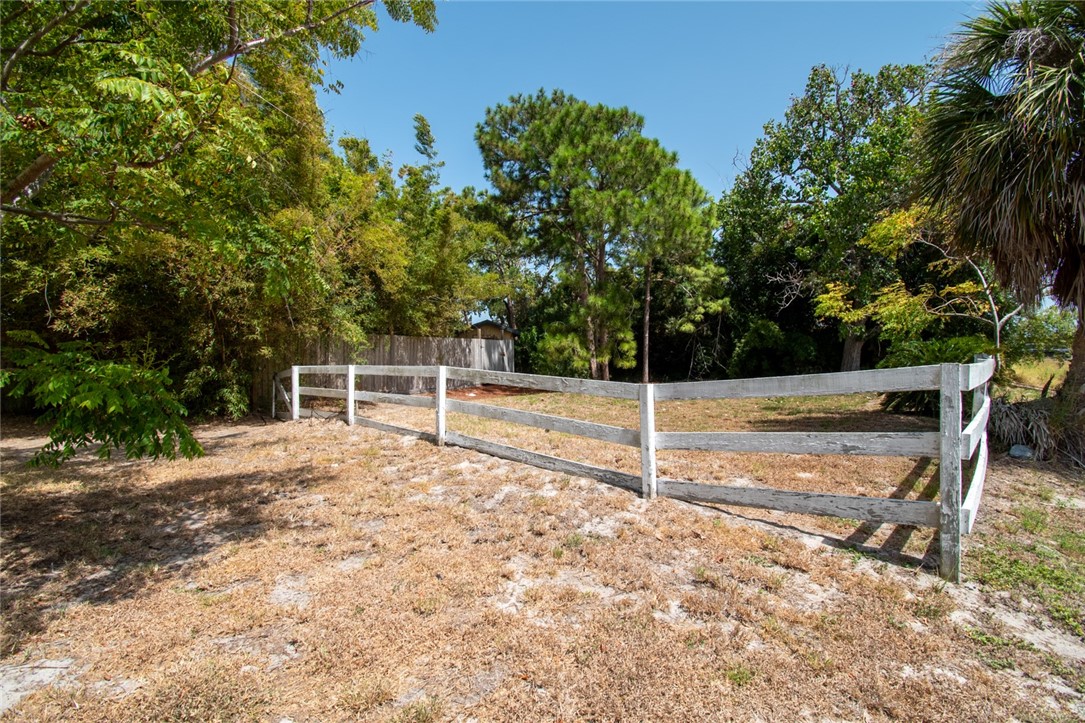 488 Caribbean Dr Property Photo 12