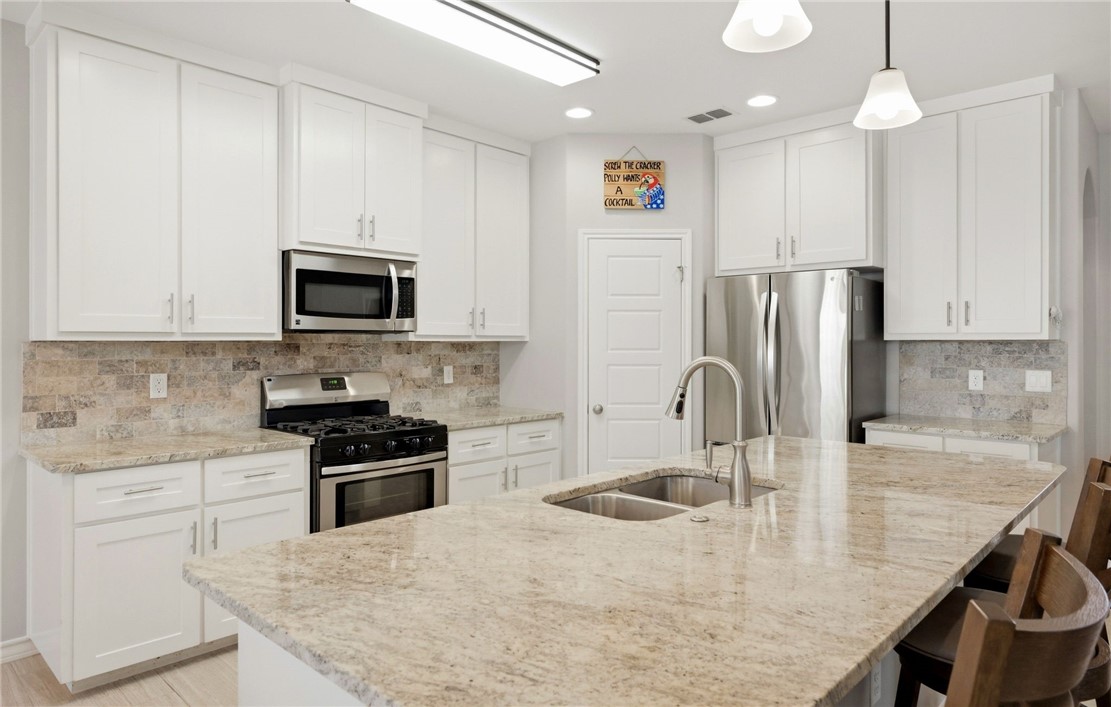 15409 Cuttysark St Property Photo 3