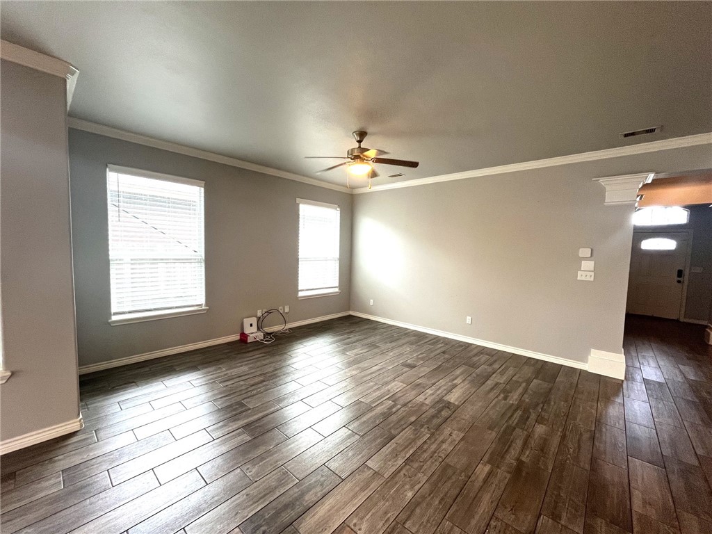 2209 Ibis St Property Photo 4