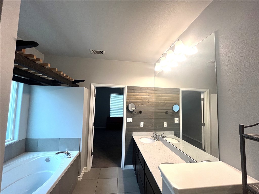 2209 Ibis St Property Photo 8