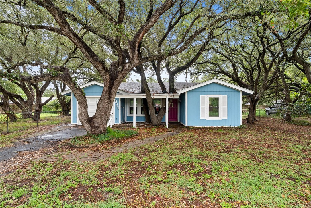 820 Ibis Dr Property Photo 1