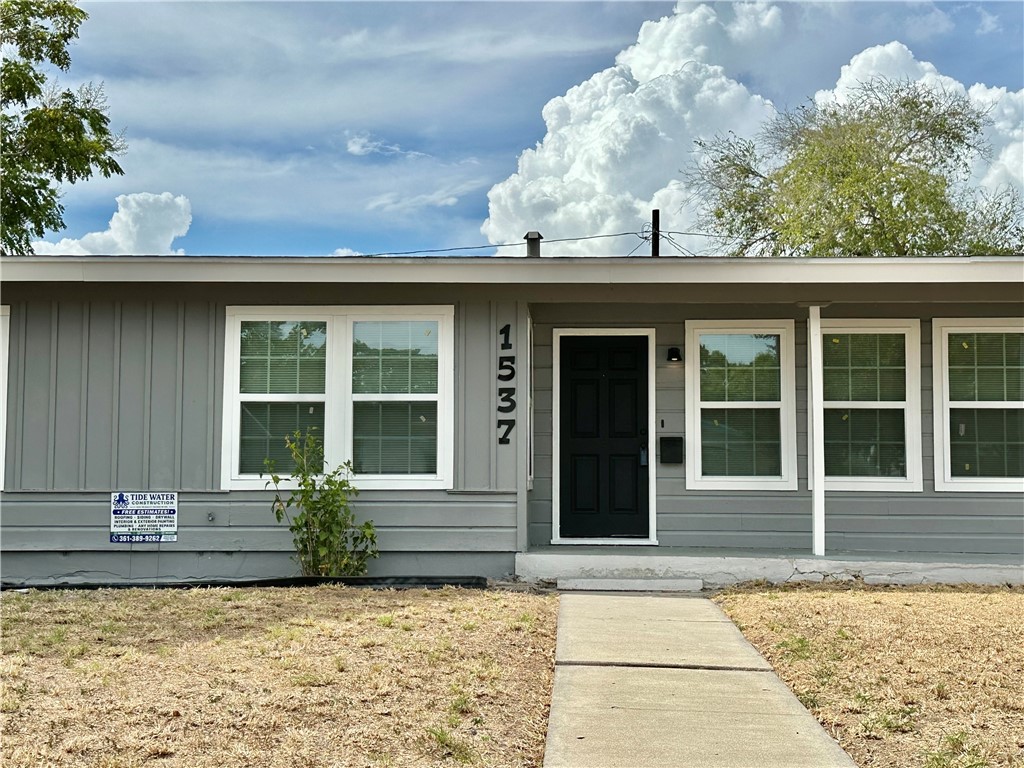 1537 Devon Dr Property Photo 2