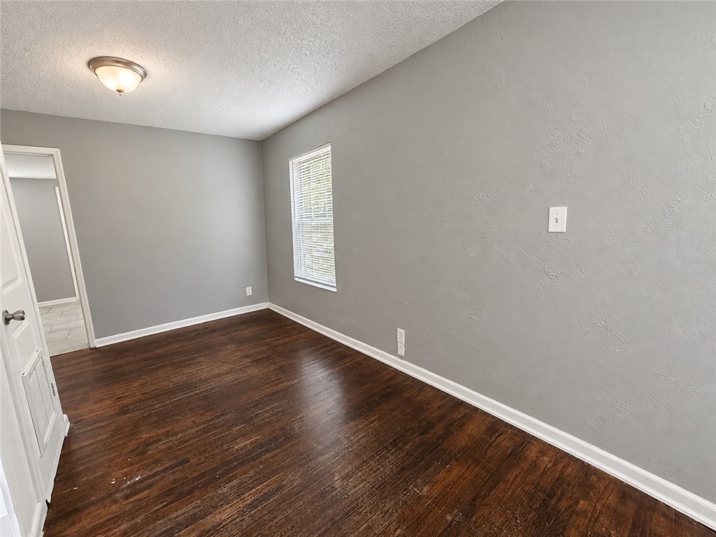 1537 Devon Dr Property Photo 5