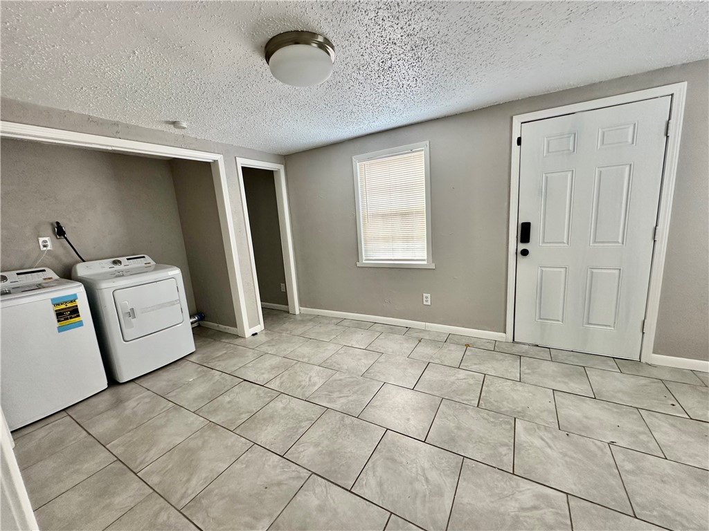 1537 Devon Dr Property Photo 6