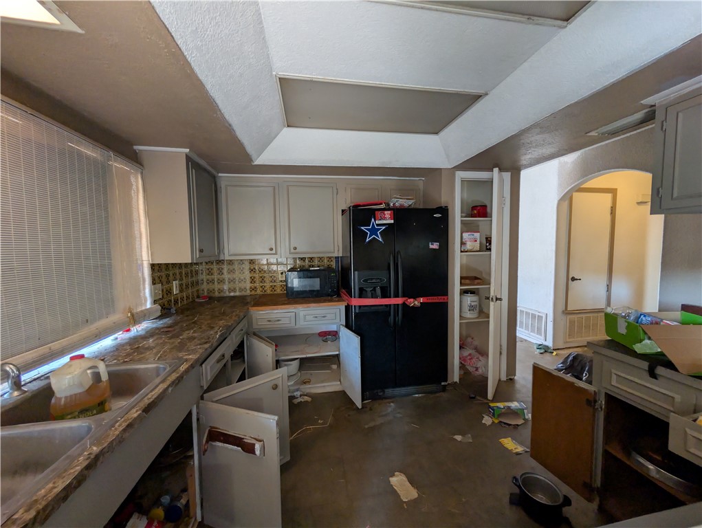 6633 Sahara Dr Property Photo 9