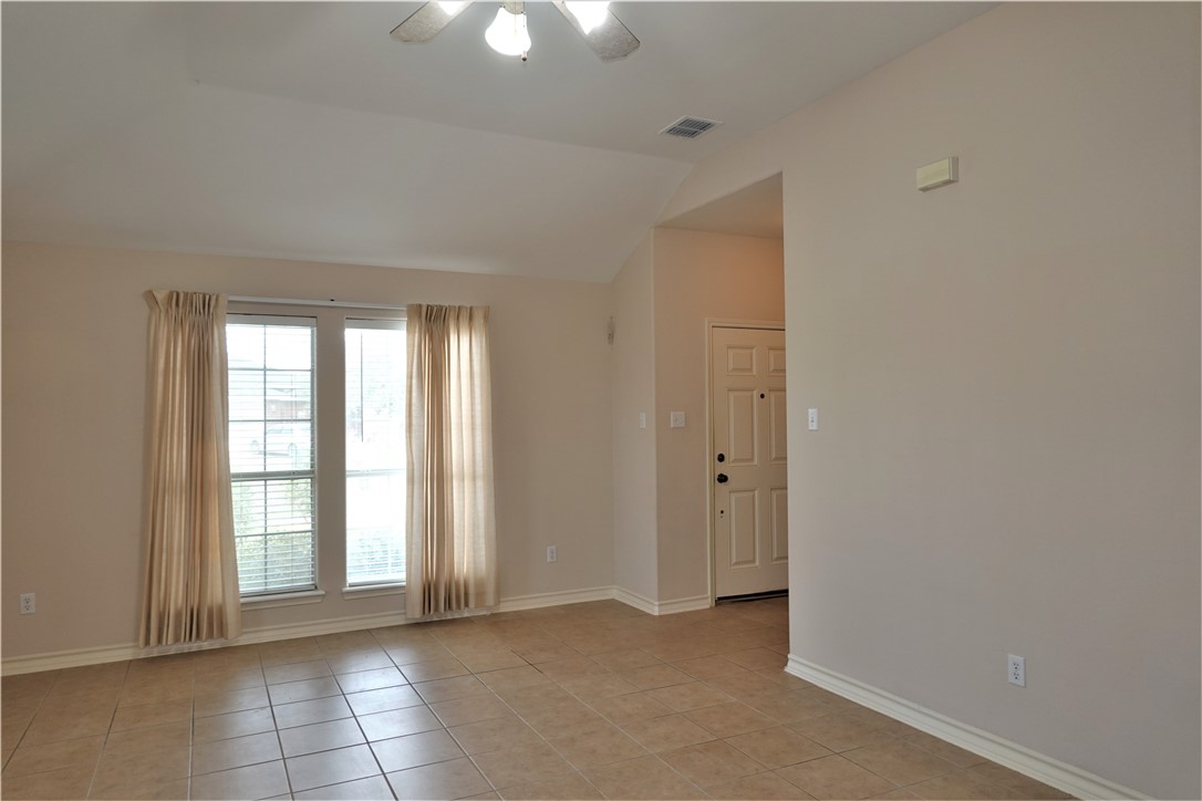 1014 Forest Oak Dr Property Photo 5