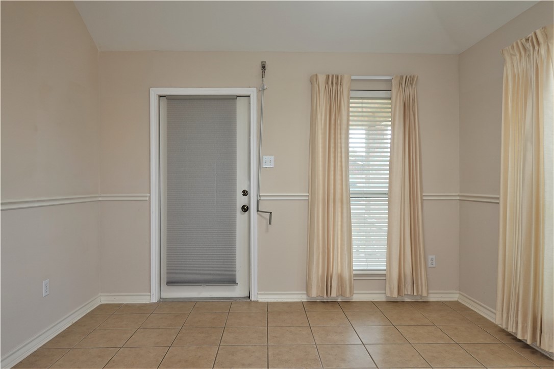 1014 Forest Oak Dr Property Photo 7