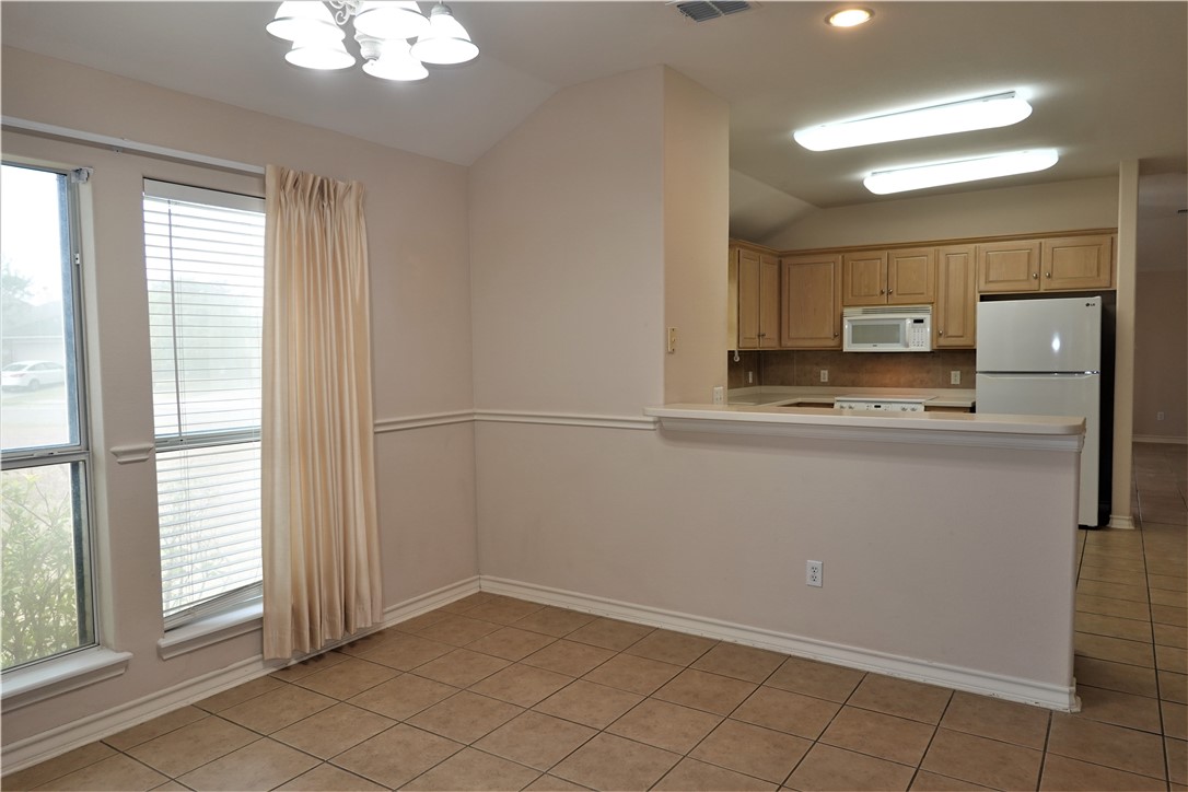 1014 Forest Oak Dr Property Photo 9