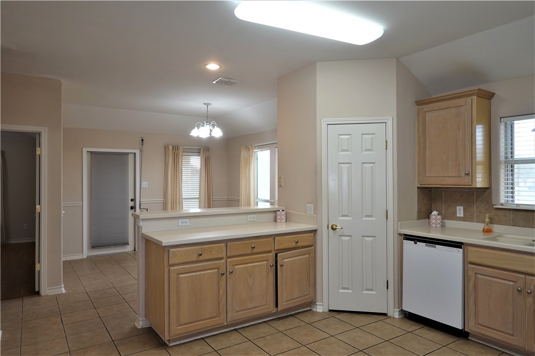 1014 Forest Oak Dr Property Photo 13