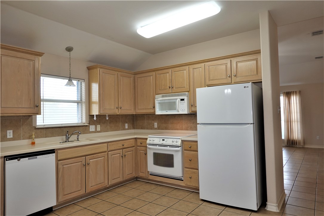 1014 Forest Oak Dr Property Photo 15