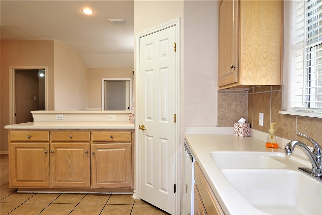 1014 Forest Oak Dr Property Photo 16