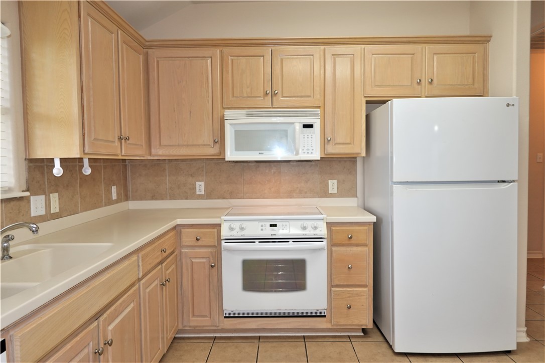 1014 Forest Oak Dr Property Photo 17