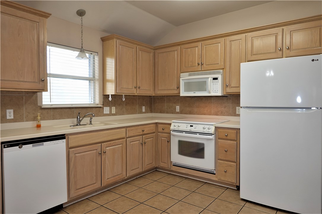 1014 Forest Oak Dr Property Photo 18