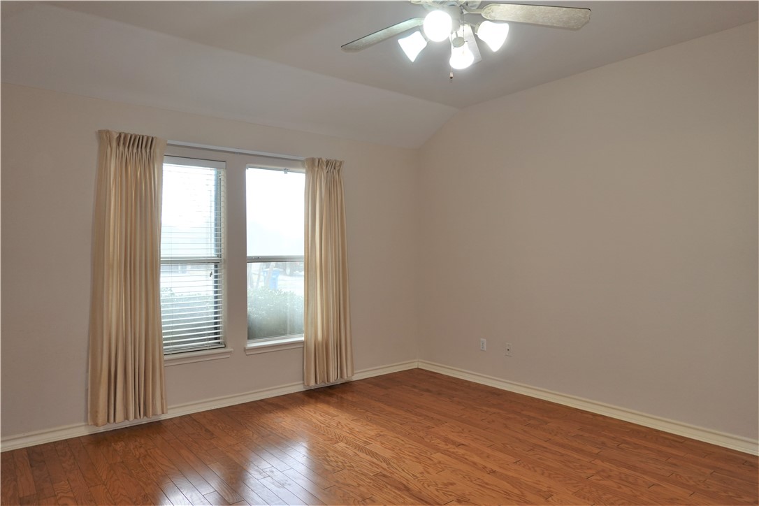 1014 Forest Oak Dr Property Photo 21