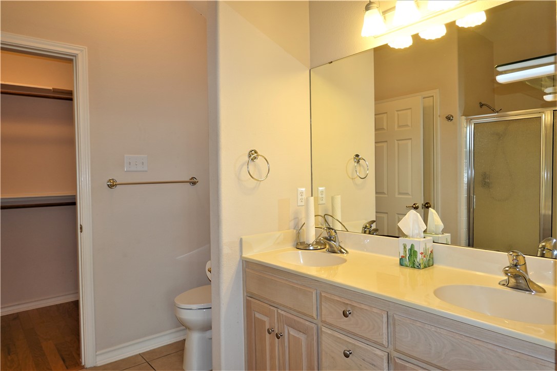 1014 Forest Oak Dr Property Photo 22