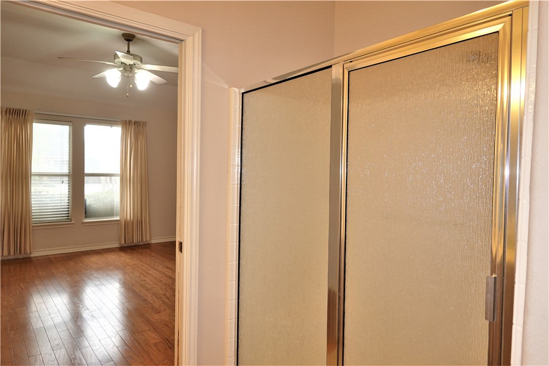 1014 Forest Oak Dr Property Photo 23