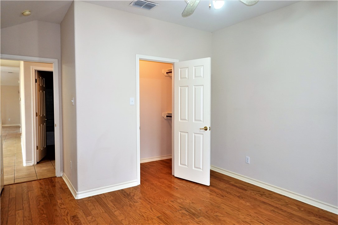 1014 Forest Oak Dr Property Photo 26
