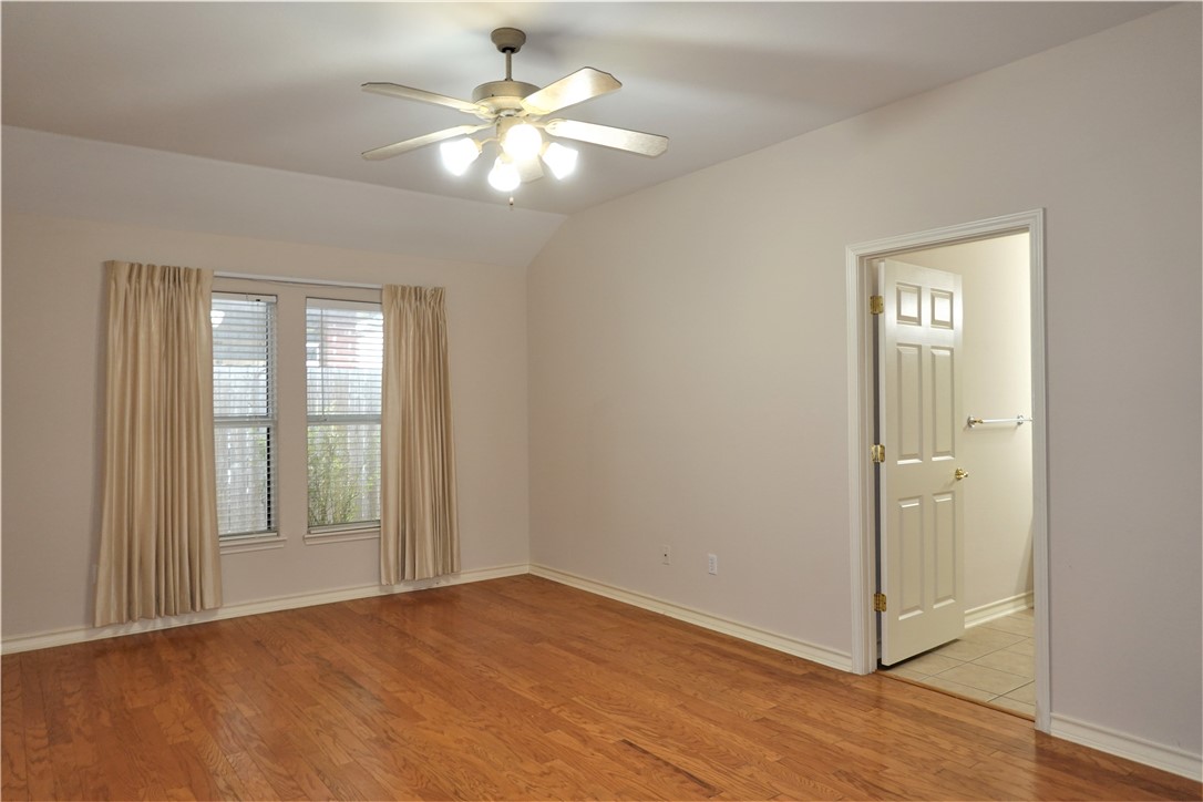 1014 Forest Oak Dr Property Photo 28