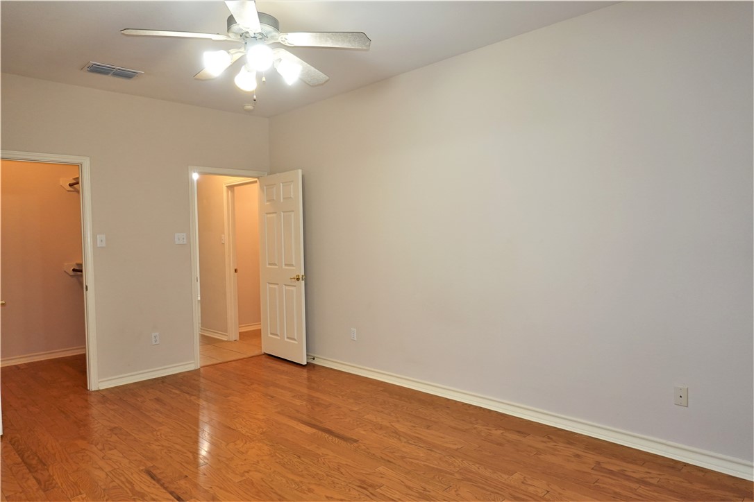 1014 Forest Oak Dr Property Photo 32