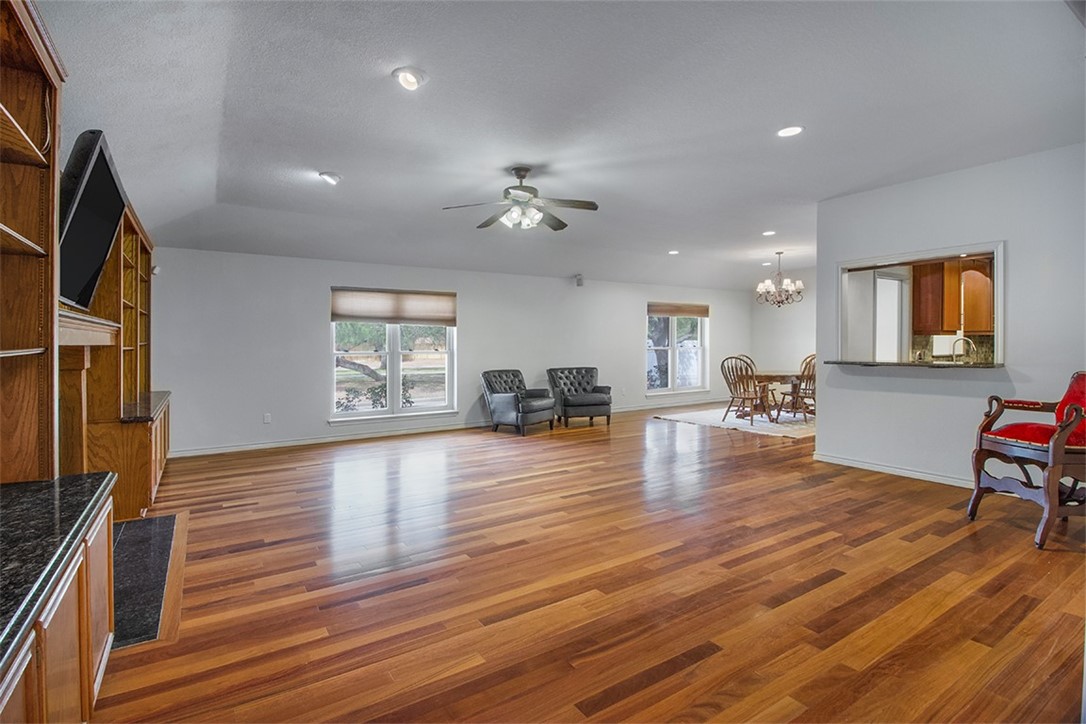 7002 Chiswick Dr Property Photo 5
