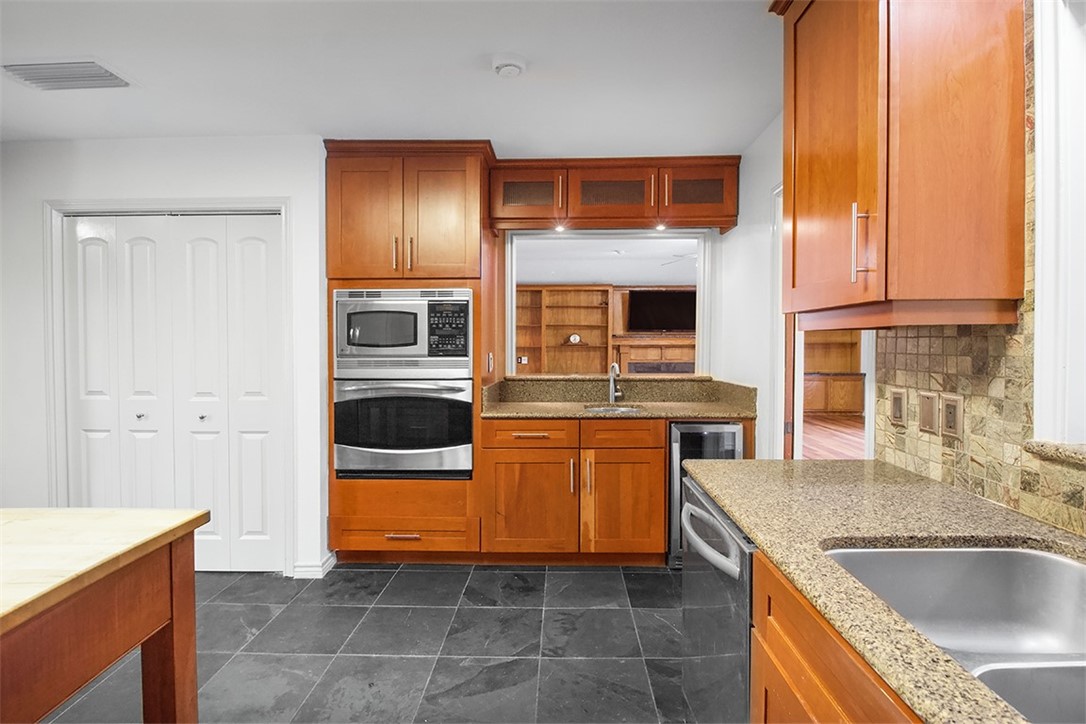 7002 Chiswick Dr Property Photo 14