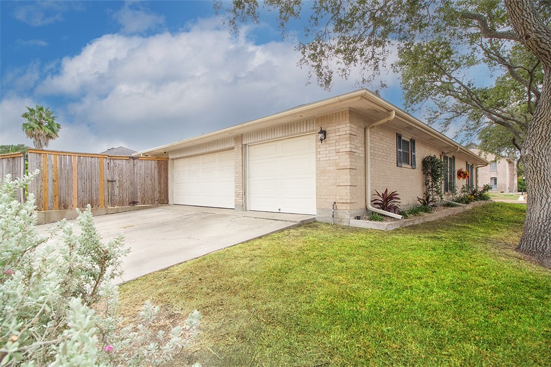 7002 Chiswick Dr Property Photo 33
