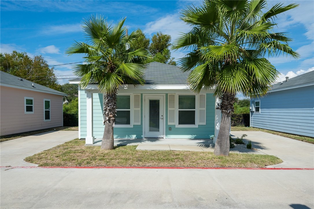 153 Oasis Cir Property Photo 1