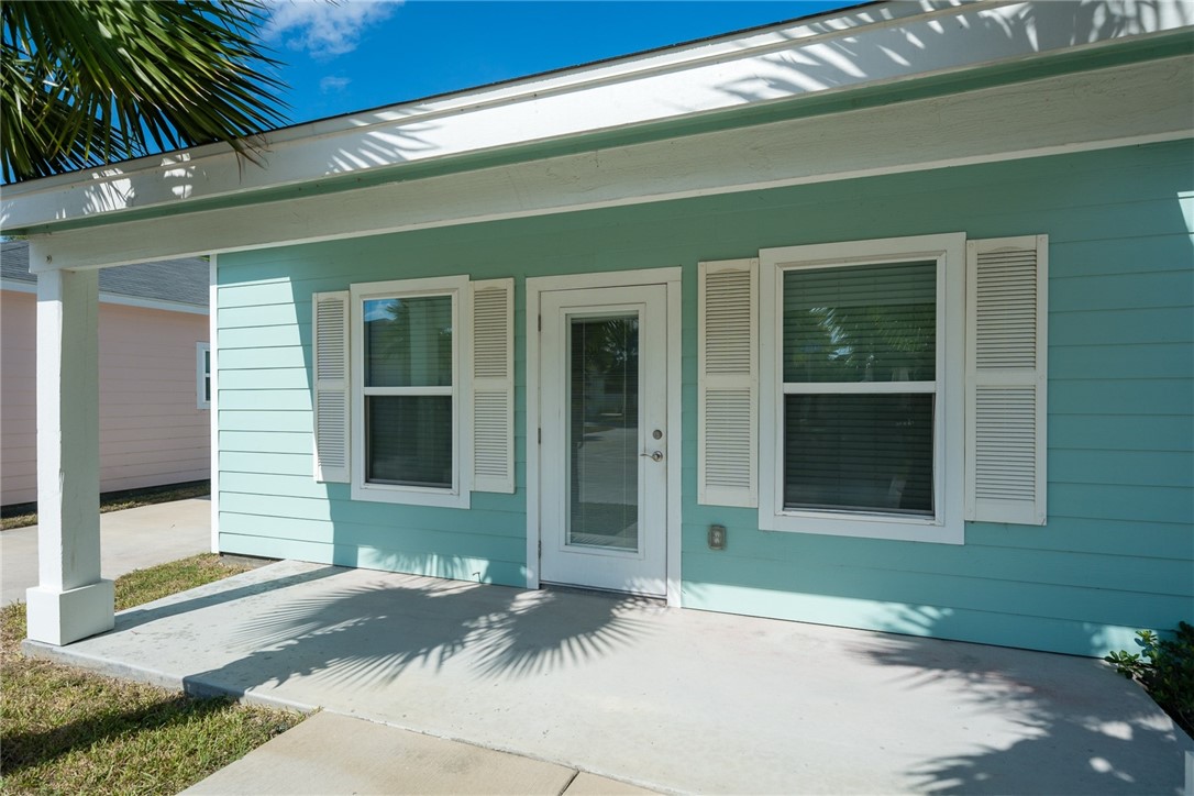 153 Oasis Cir Property Photo 4