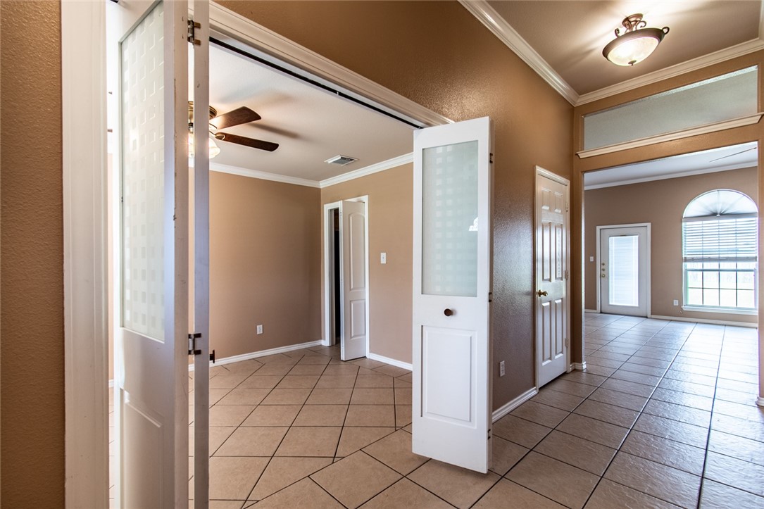 2410 Luzius Dr Property Photo 3