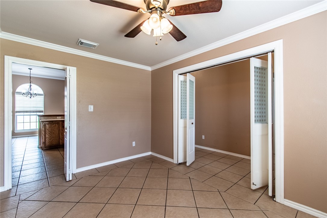 2410 Luzius Dr Property Photo 4