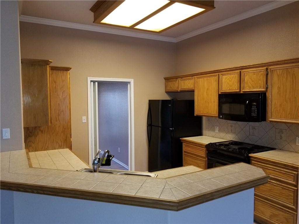 2410 Luzius Dr Property Photo 8