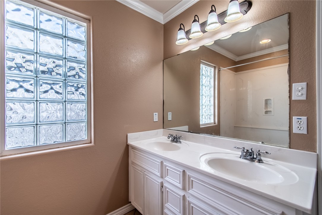 2410 Luzius Dr Property Photo 20