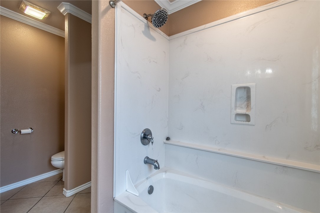 2410 Luzius Dr Property Photo 21