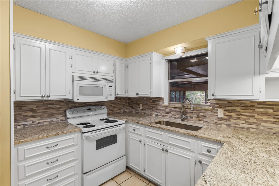 13625 Cactus Cir Property Photo 6