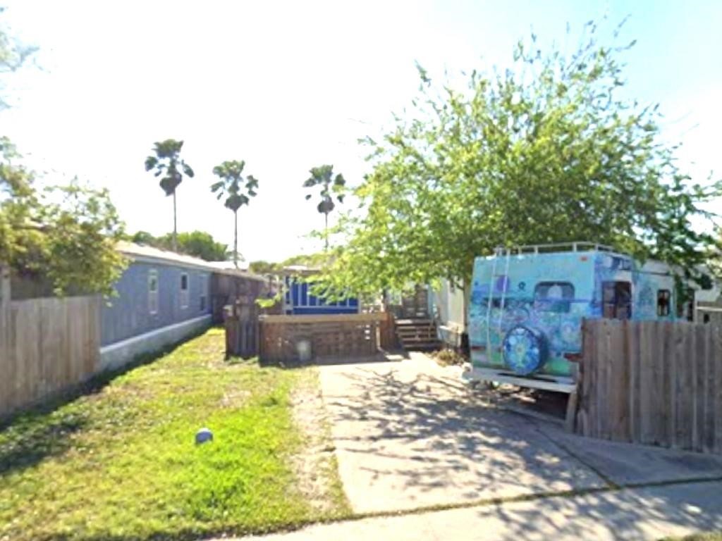 2518 Stanton Dr Property Photo 2