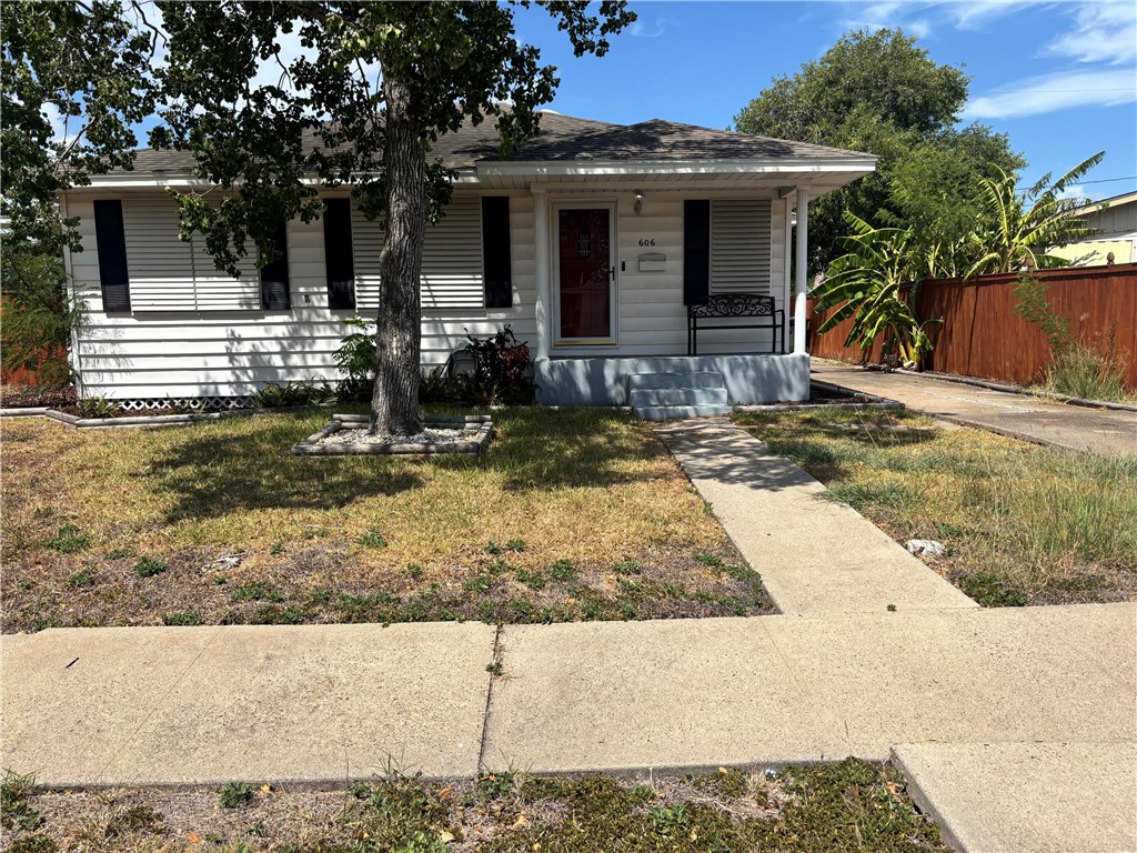 606 Collingswood Dr Property Photo 1