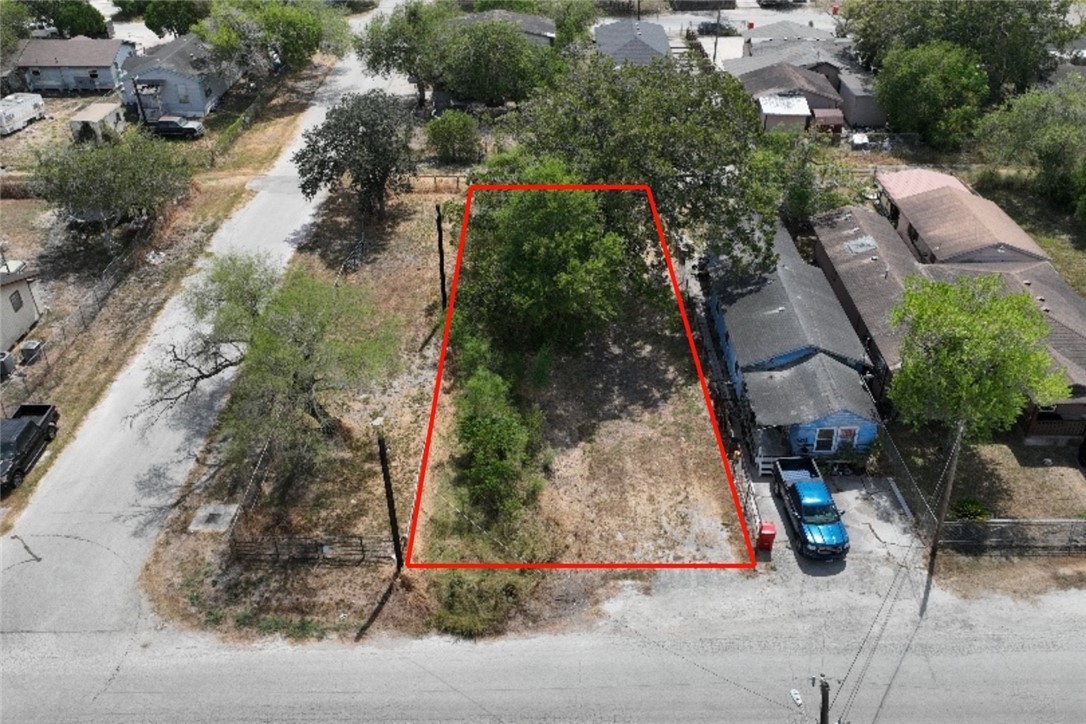 1100 1/2 Kansas St Property Photo 1