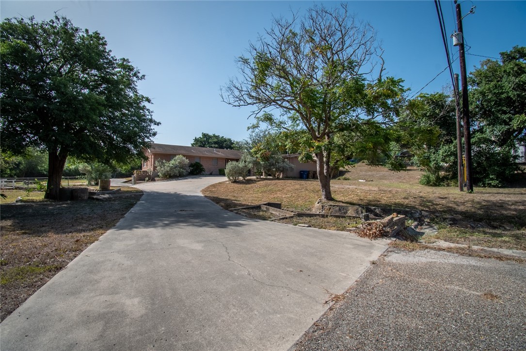 203 E Wildwood Dr Property Photo 3