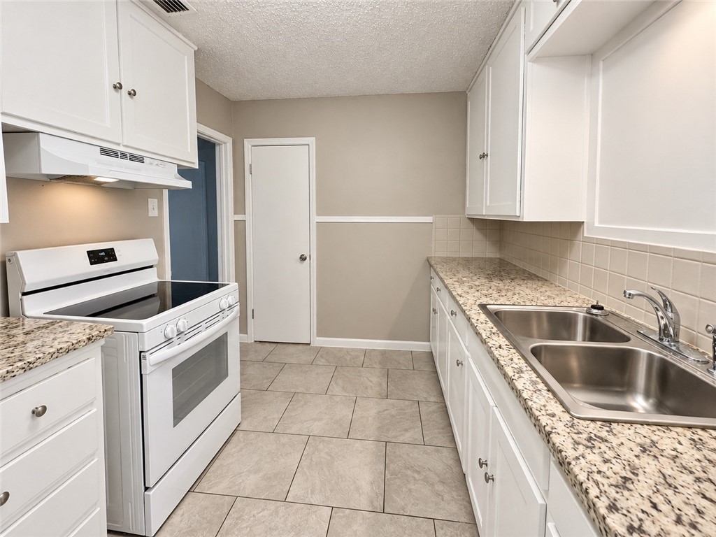 1537 Devon Dr Property Photo 2