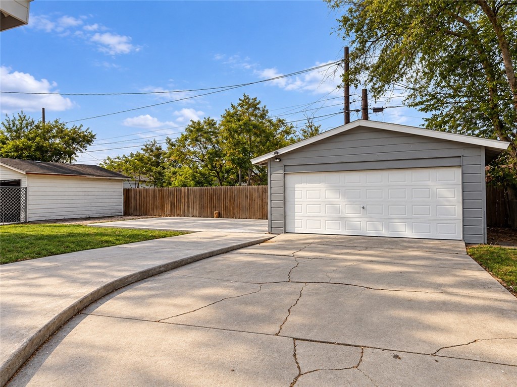 1537 Devon Dr Property Photo 10