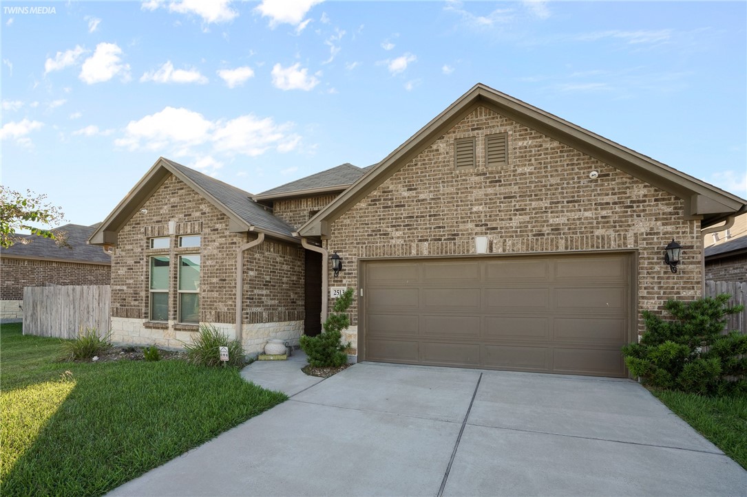 2513 Las Estrellas St Property Photo 2